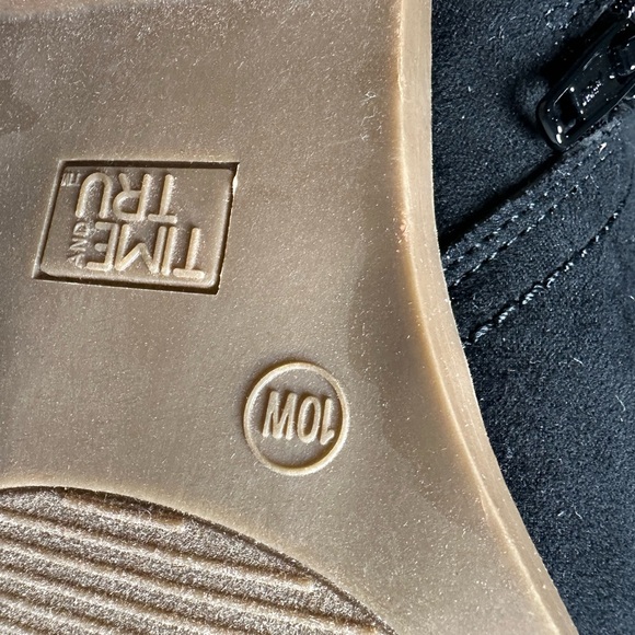 Time and Tru Black Suede Ankle Boots - Picture 2 of 3